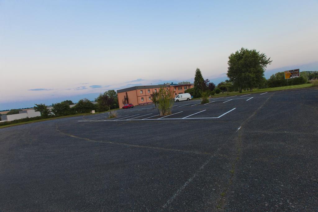 Cit'Hotel Du Circuit Magny-Cours Εξωτερικό φωτογραφία